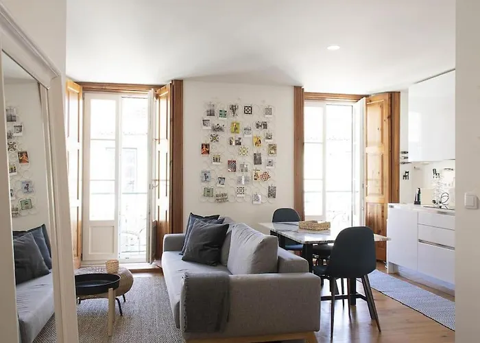Chiado Cozy Bright Apt With Ac Elevator
